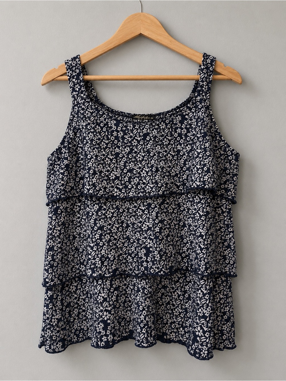 Absolutely Famous Floral Tiered Tank Top Women’s Medium Navy Blue White boho